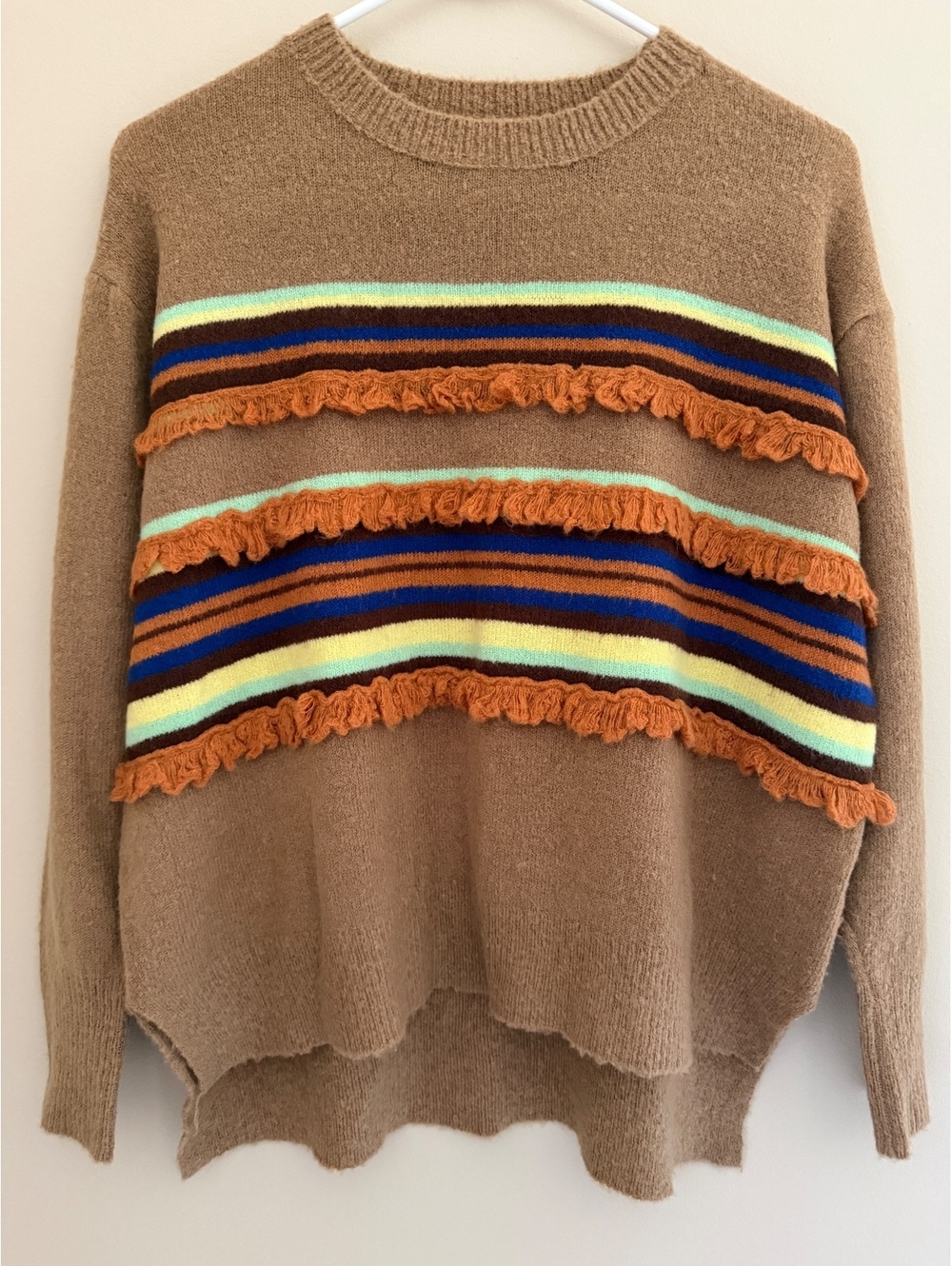 M Solitaire sweater w/ unique fringe